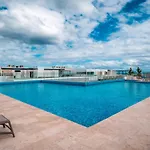 2 Bedroom Condo At Ipana Condos - Pool - Gym - Business Center - Indigo
